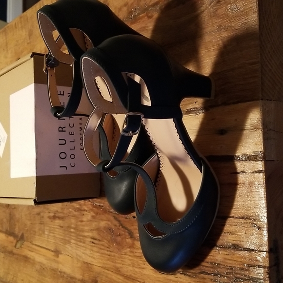 Journee Olina Navy Shoes size 7 - Picture 4 of 5